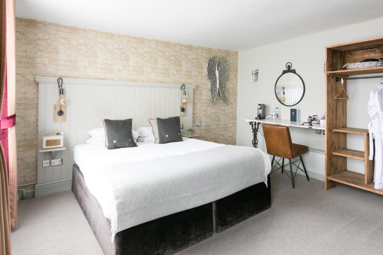 The Angel & Blue Pig Hotel Lymington Bagian luar foto
