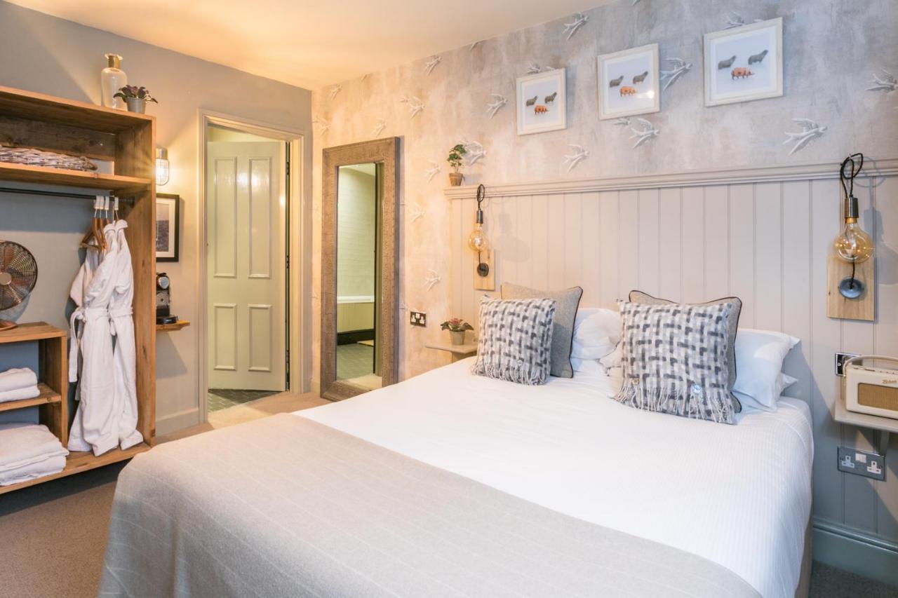 The Angel & Blue Pig Hotel Lymington Bagian luar foto