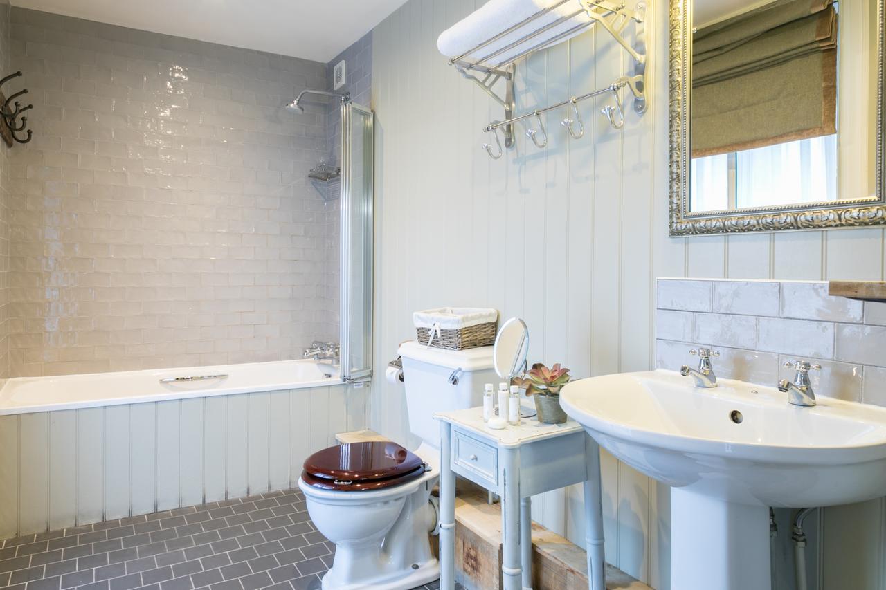 The Angel & Blue Pig Hotel Lymington Bagian luar foto