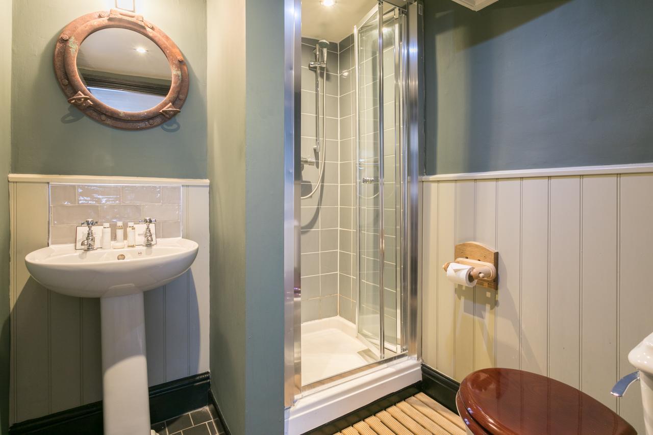 The Angel & Blue Pig Hotel Lymington Bagian luar foto