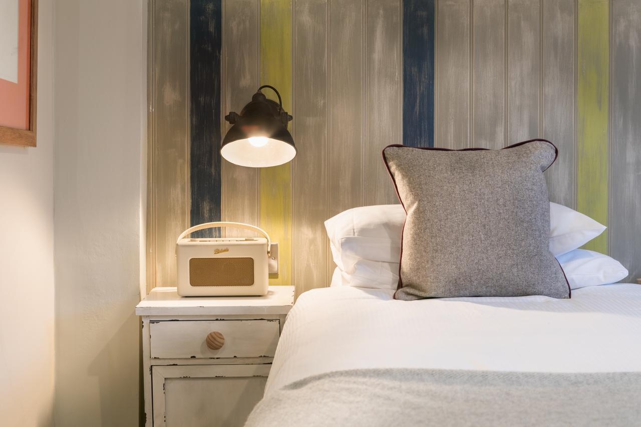The Angel & Blue Pig Hotel Lymington Bagian luar foto